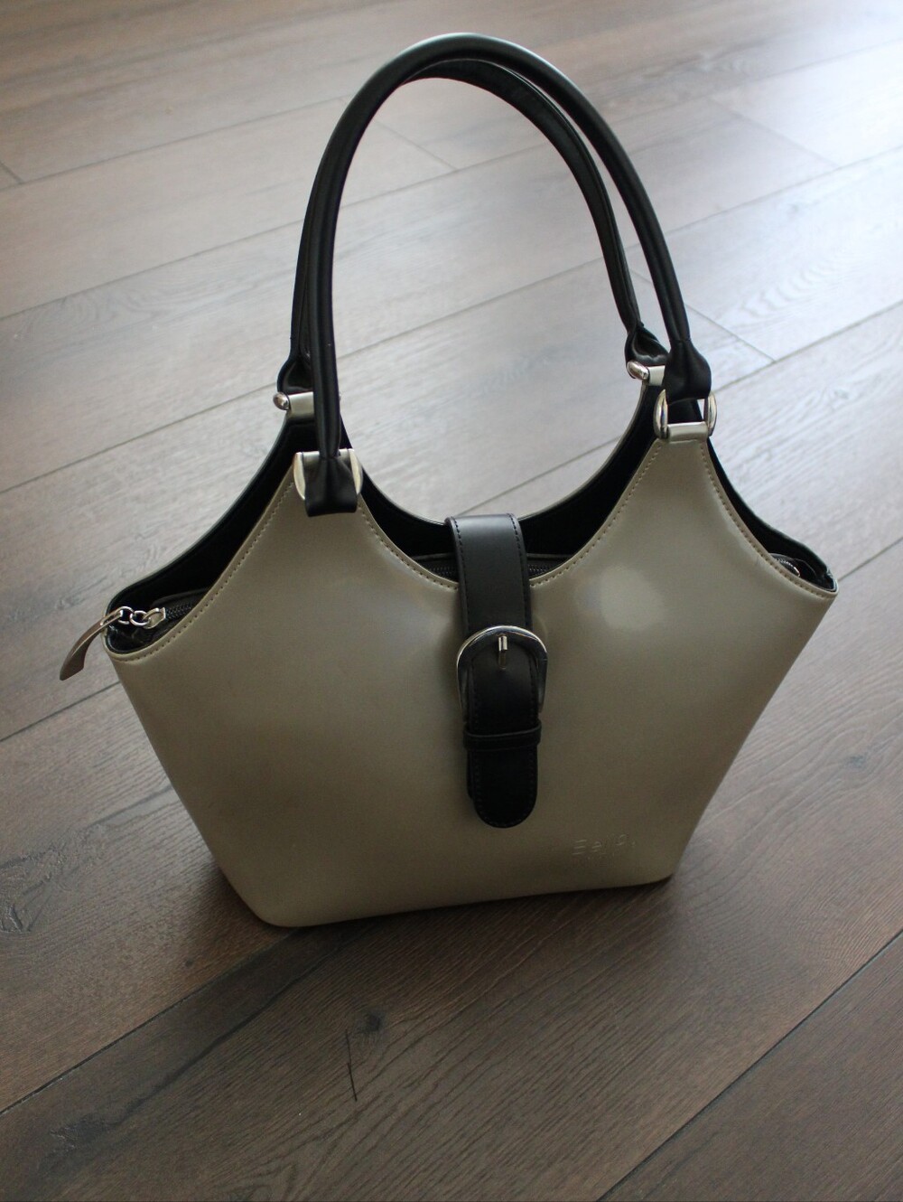 Beijo Women's Two-Tone Tote Bag in Light Sliver‎ and Black